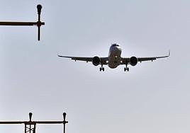 Imagen de archivo de un avión de pasajeros en el aeropuerto de Gran Canaria.