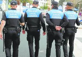 Imagen de archivo de agentes de la policía local en Arrecife.