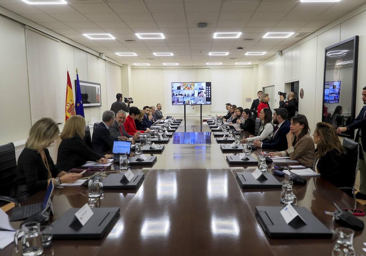 El Gobierno estatal apura el plazo para decidir la fórmula del reparto de menores