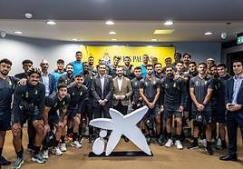 CaixaBank organiza una jornada de educación financiera con la plantilla de la UD Las Palmas