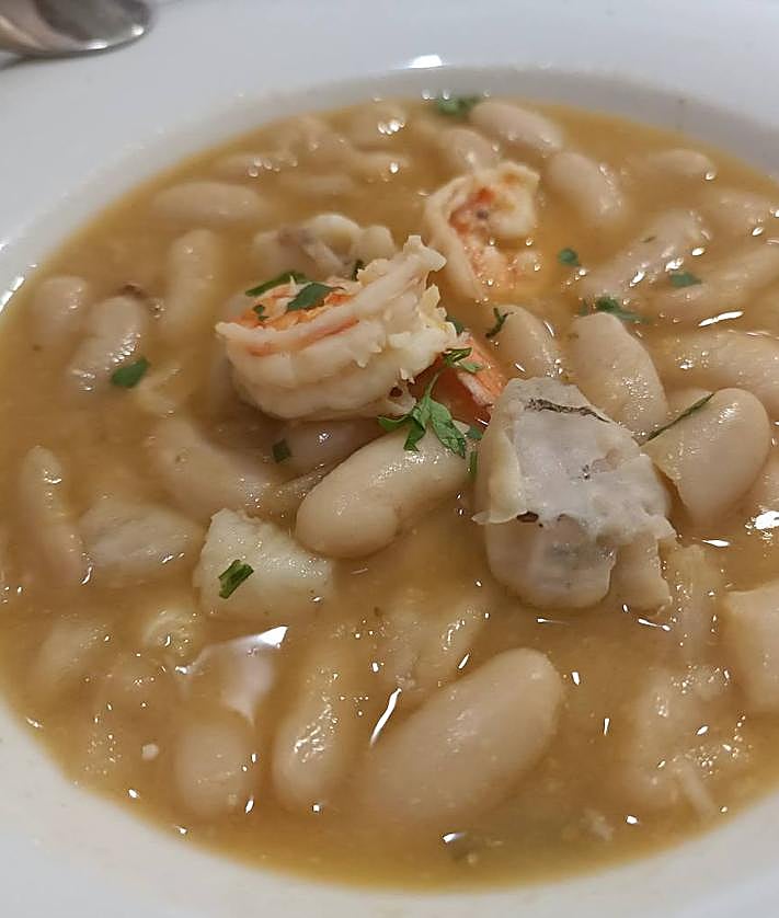 Imagen secundaria 2 - Selección de platos asturianos. 