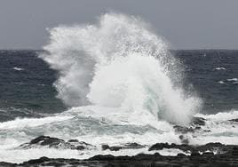 El fuerte oleaje ya se deja ver en la costa grancanaria.