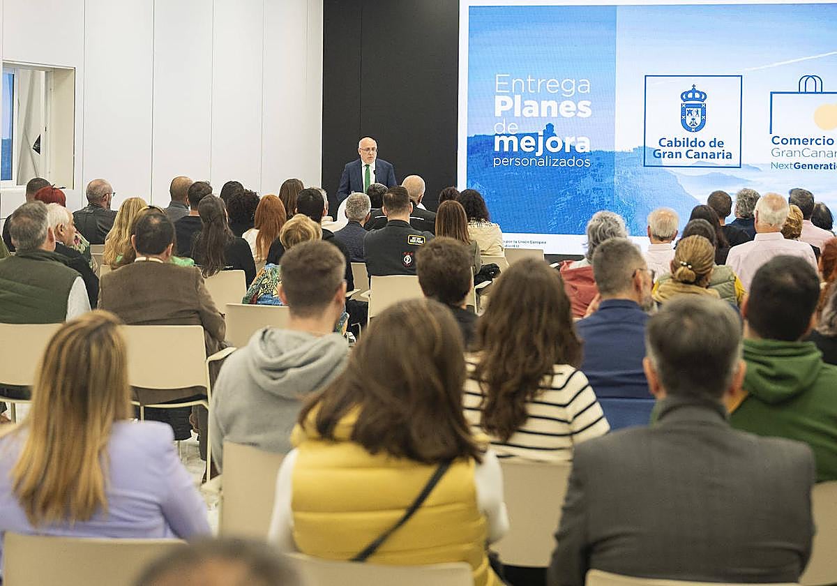 Antonio Morales, presidente del Cabildo, en el acto de entrega de los planes de mejora.