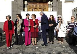 Siete de las once honoris causa, este lunes, junto al rector de la ULPGC, Lluís Serra.