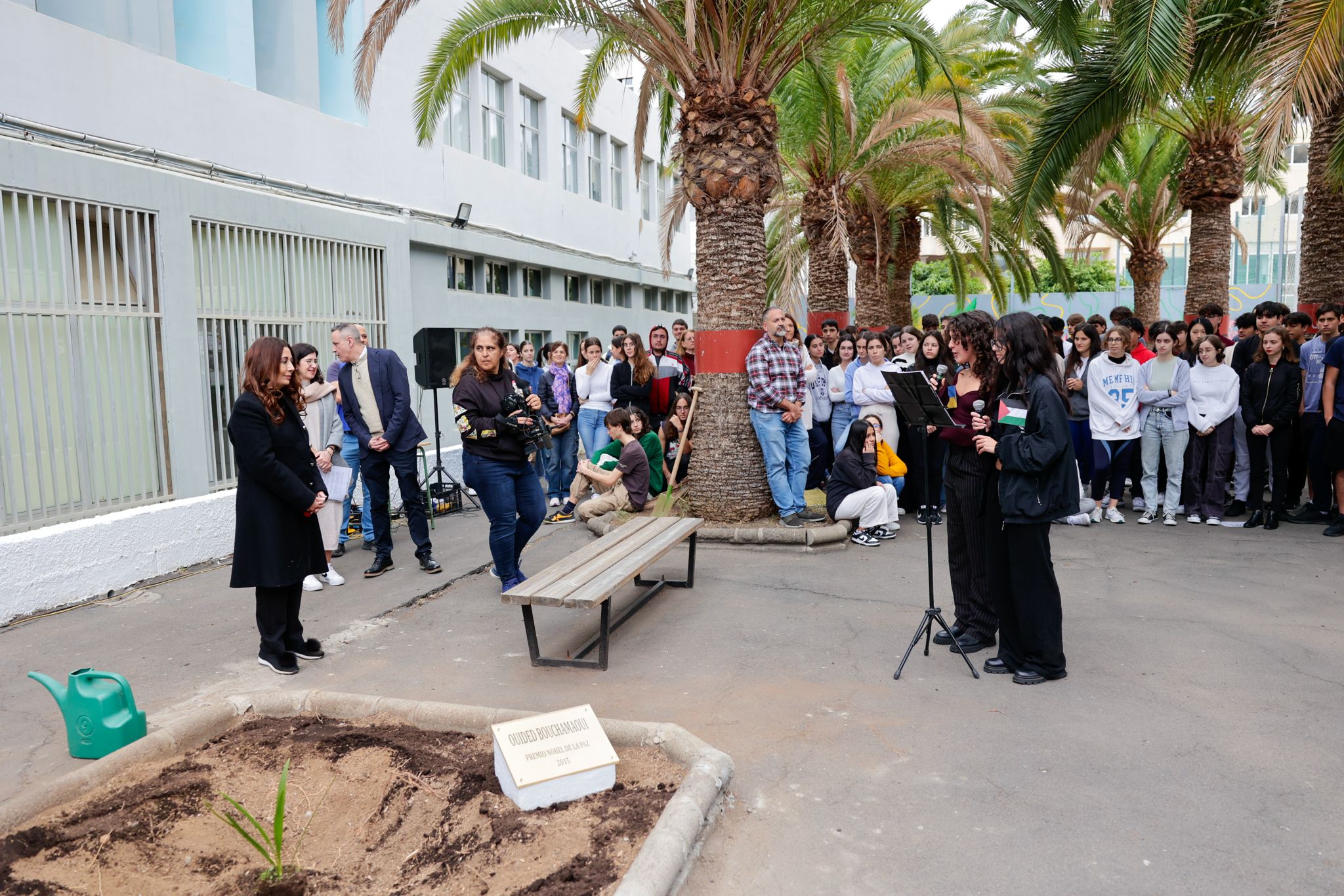 La visita de Ouided Bouchamaoui al IES Peréz Galdós, en imágenes