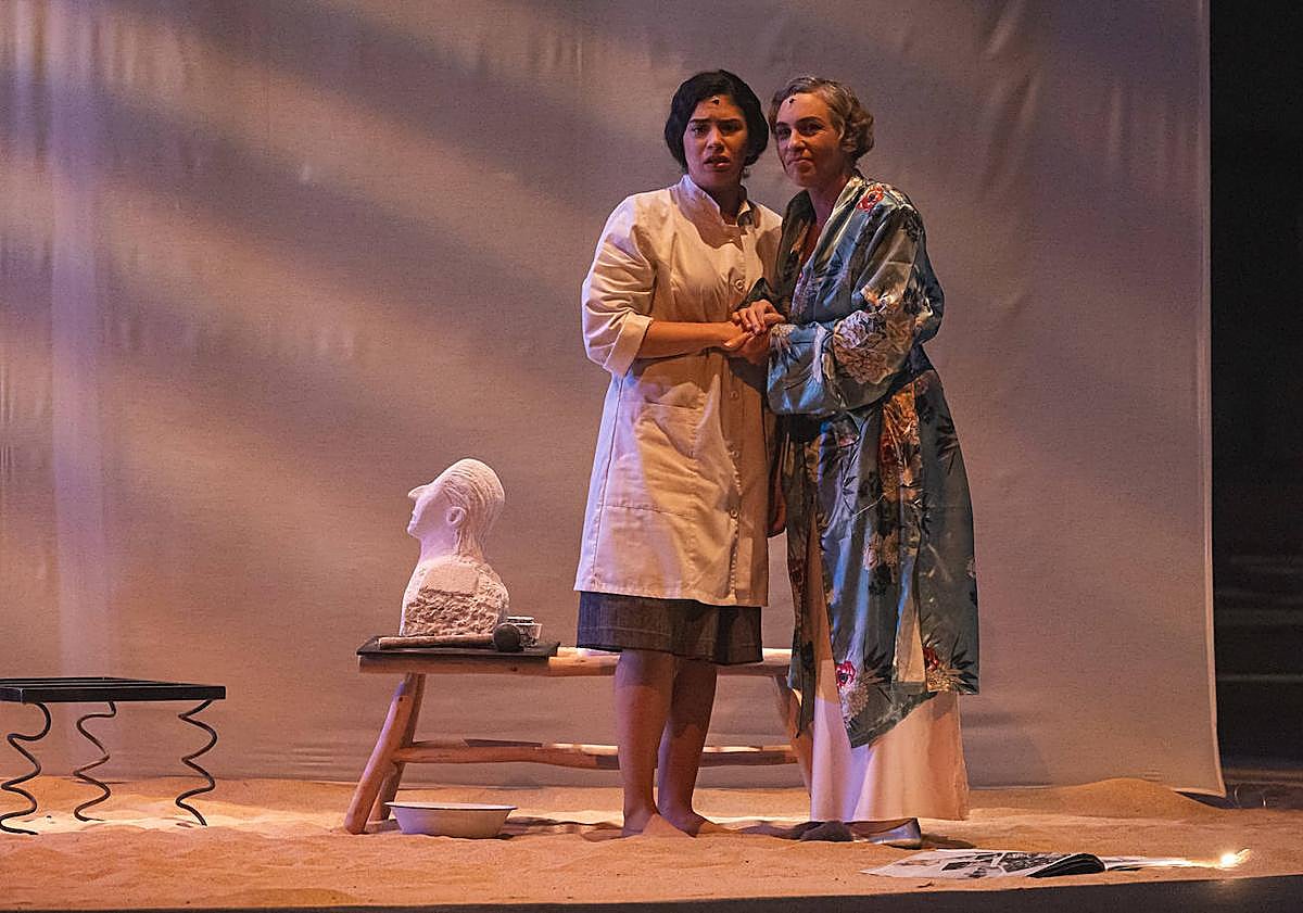 Imagen principal - Distintos momentos del pase de este martes, en el Cuyás.