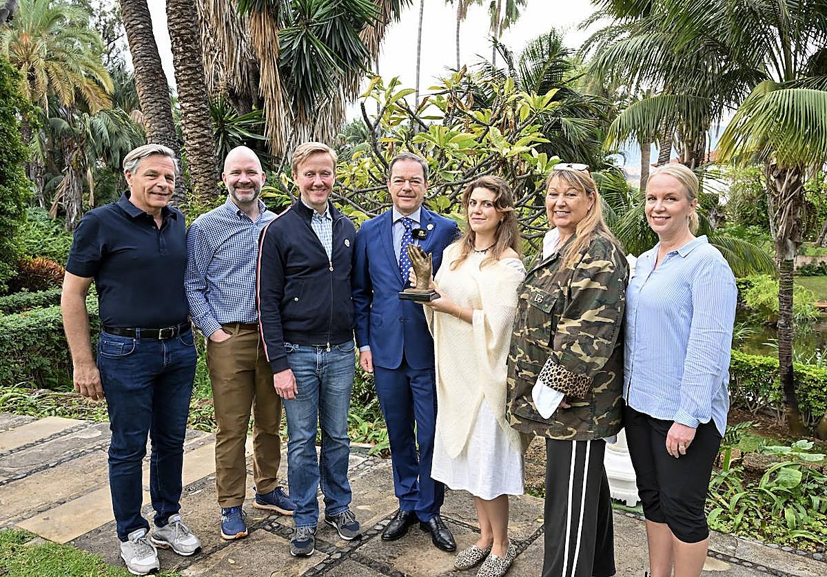 Sascha Czibulka, Executive Vice President from Intamin; Chris Herschend, Chairman Herschend Enterprises; Andreas Andersen, CEO Liseberg; Chistoph Kiessling, Vicepresidente de Grupo Loro Parque; Cybell Kiessling, Directora Administrativa de Loro Parque; Amanda Thomson, Managing Director of Blackpool Pleasure Beach; Tina Resch, Vicepresidenta Ejecutiva Liseberg (id)