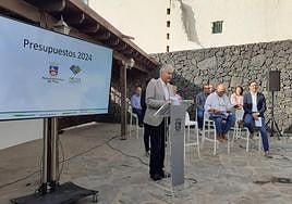 Concejales del gobierno local de Tías, aún con presencia de Laura Callero.