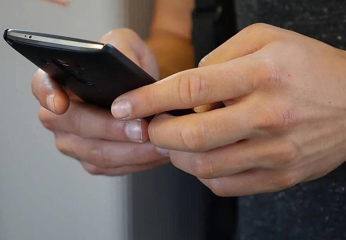 Denuncian la invitación en redes a un menor a que se autolesionara y lo publicase