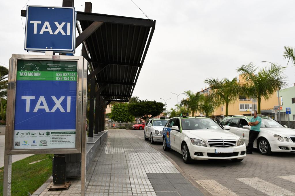 Parada de taxis en Mogán.