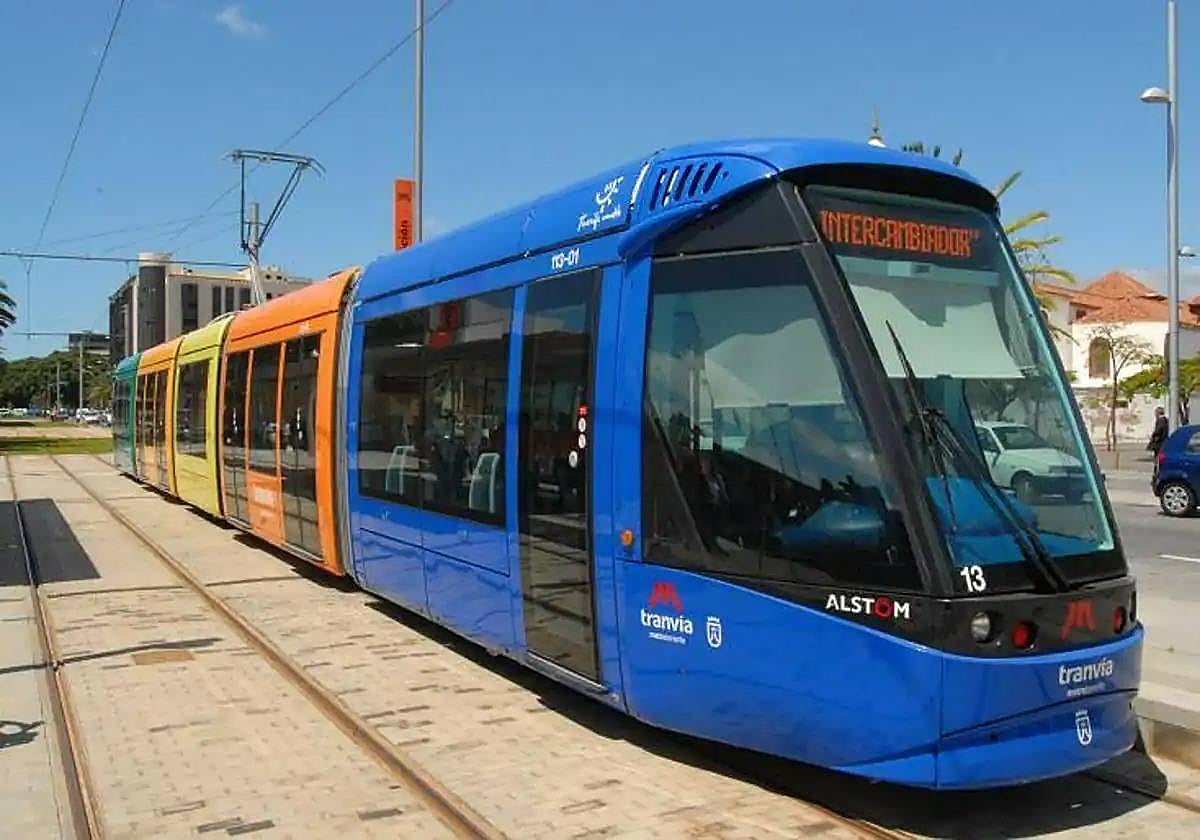 Imagen de archivo de un tranvía de Tenerife.