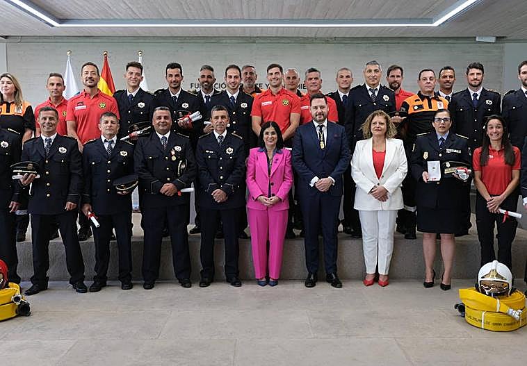 Imagen de los condecorados por el SEIS.