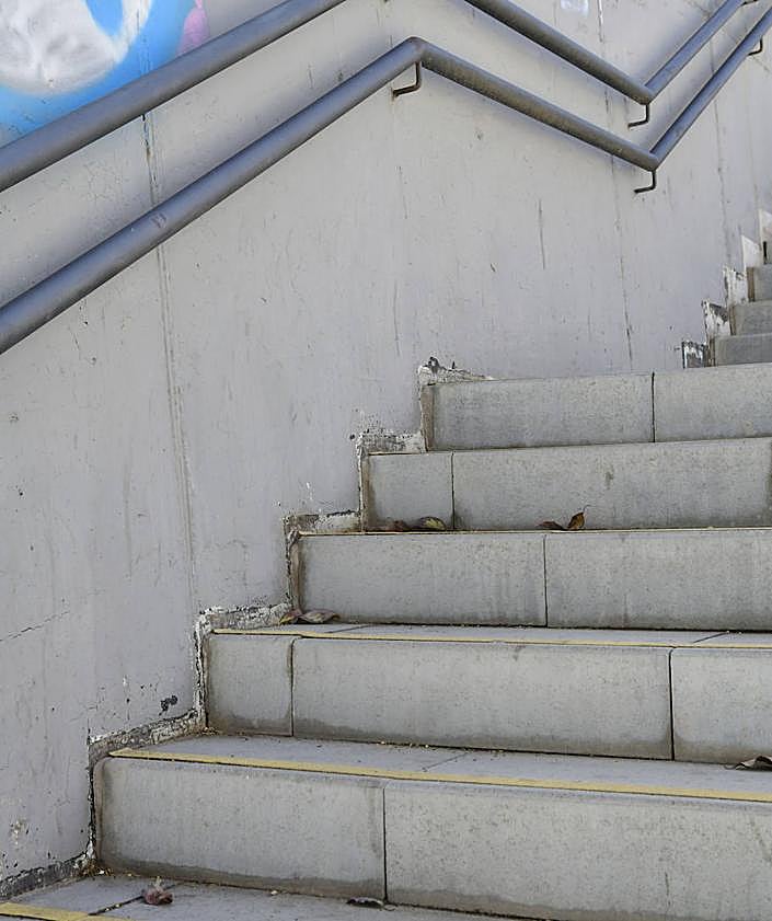 Imagen secundaria 2 - Los residentes critican el deterioro del espacio.