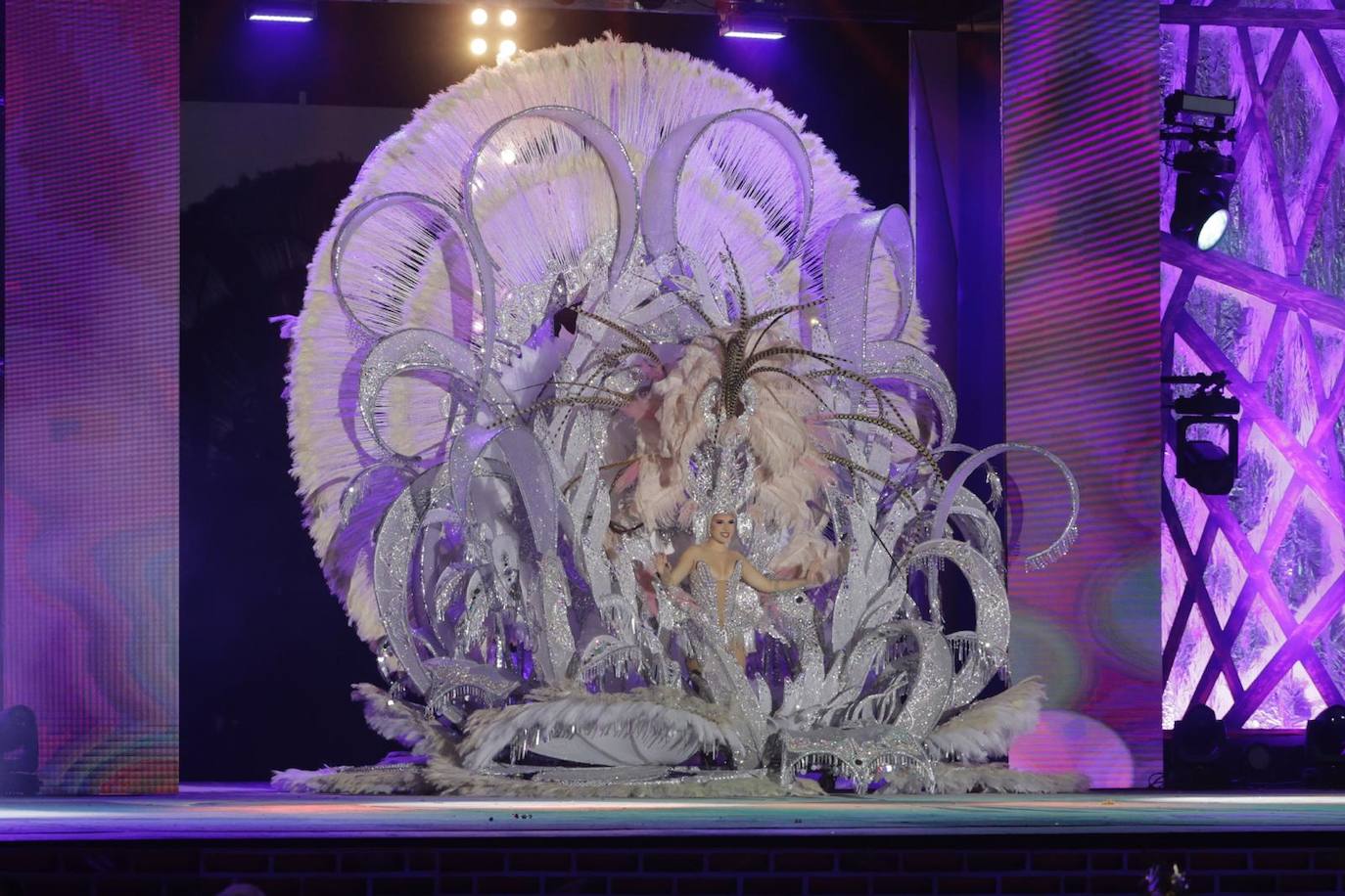 La gala de la reina del carnaval de Maspalomas, en imágenes