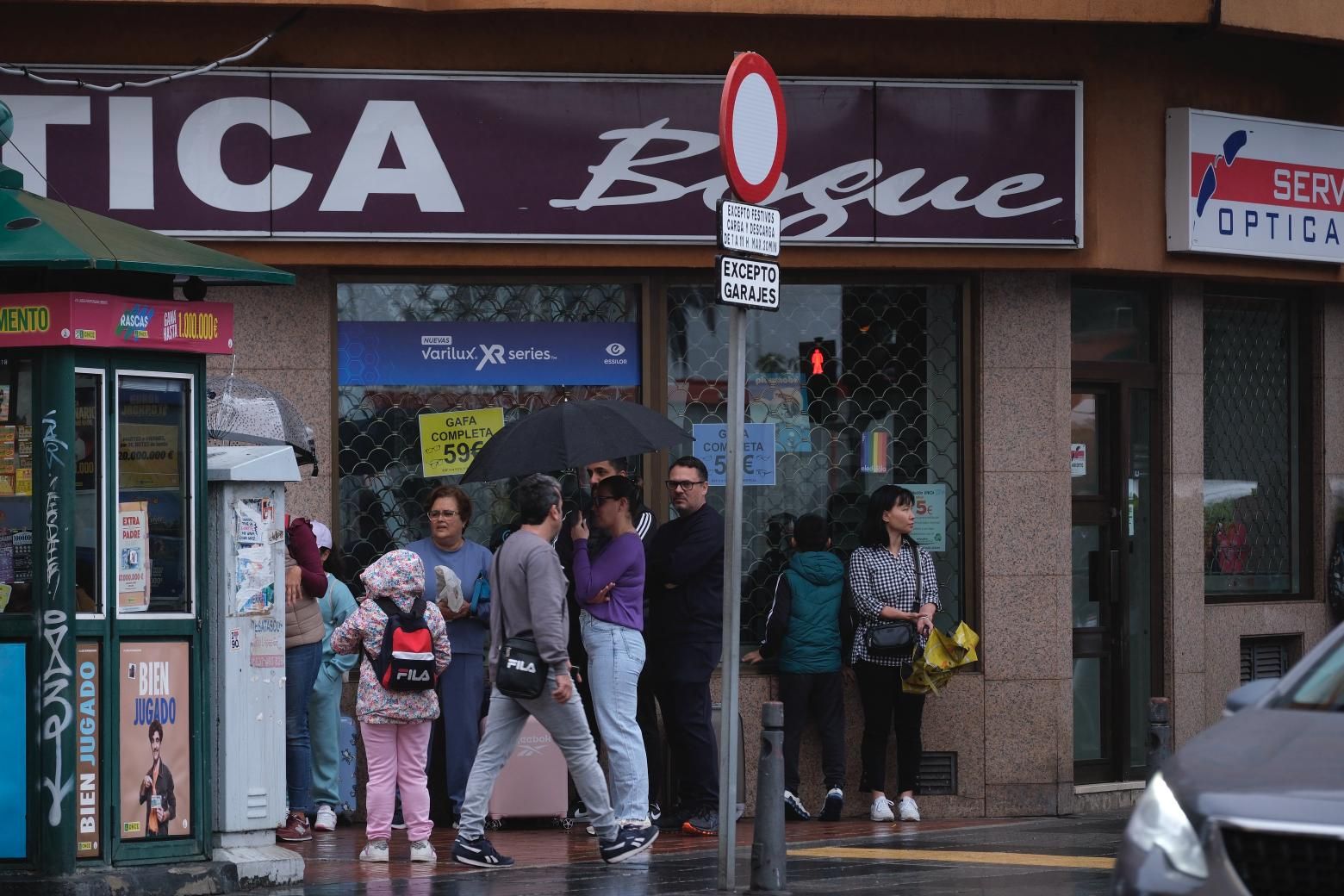 La lluvia moja la capital grancanaria