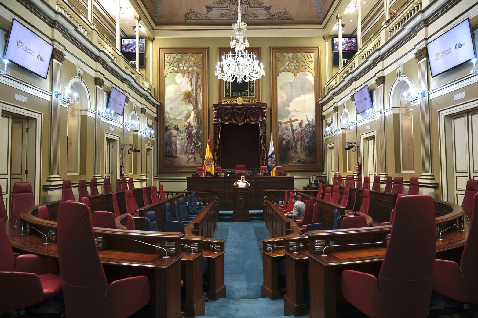 El debate del estado de la nacionalidad canaria, en imágenes