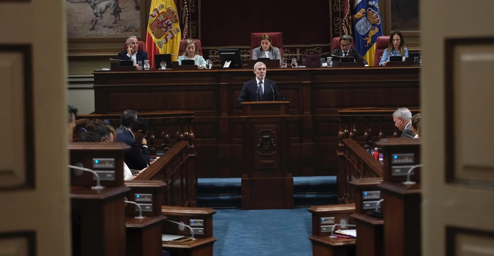 El debate del estado de la nacionalidad canaria, en imágenes