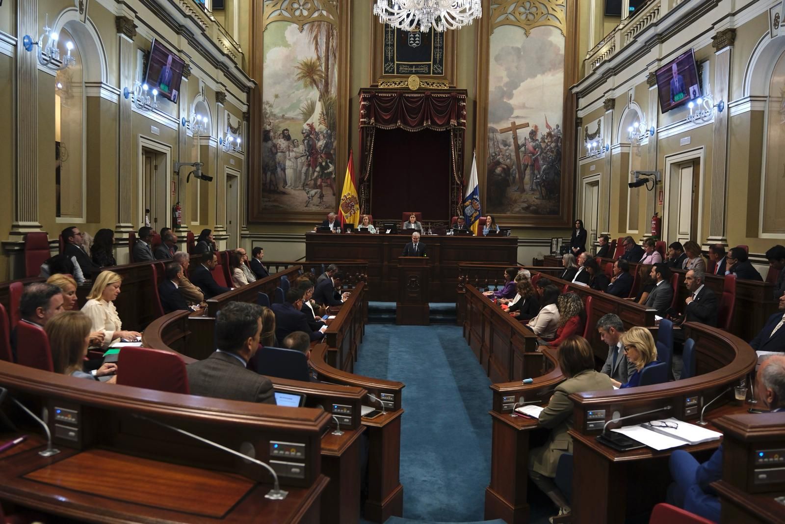 El debate del estado de la nacionalidad canaria, en imágenes