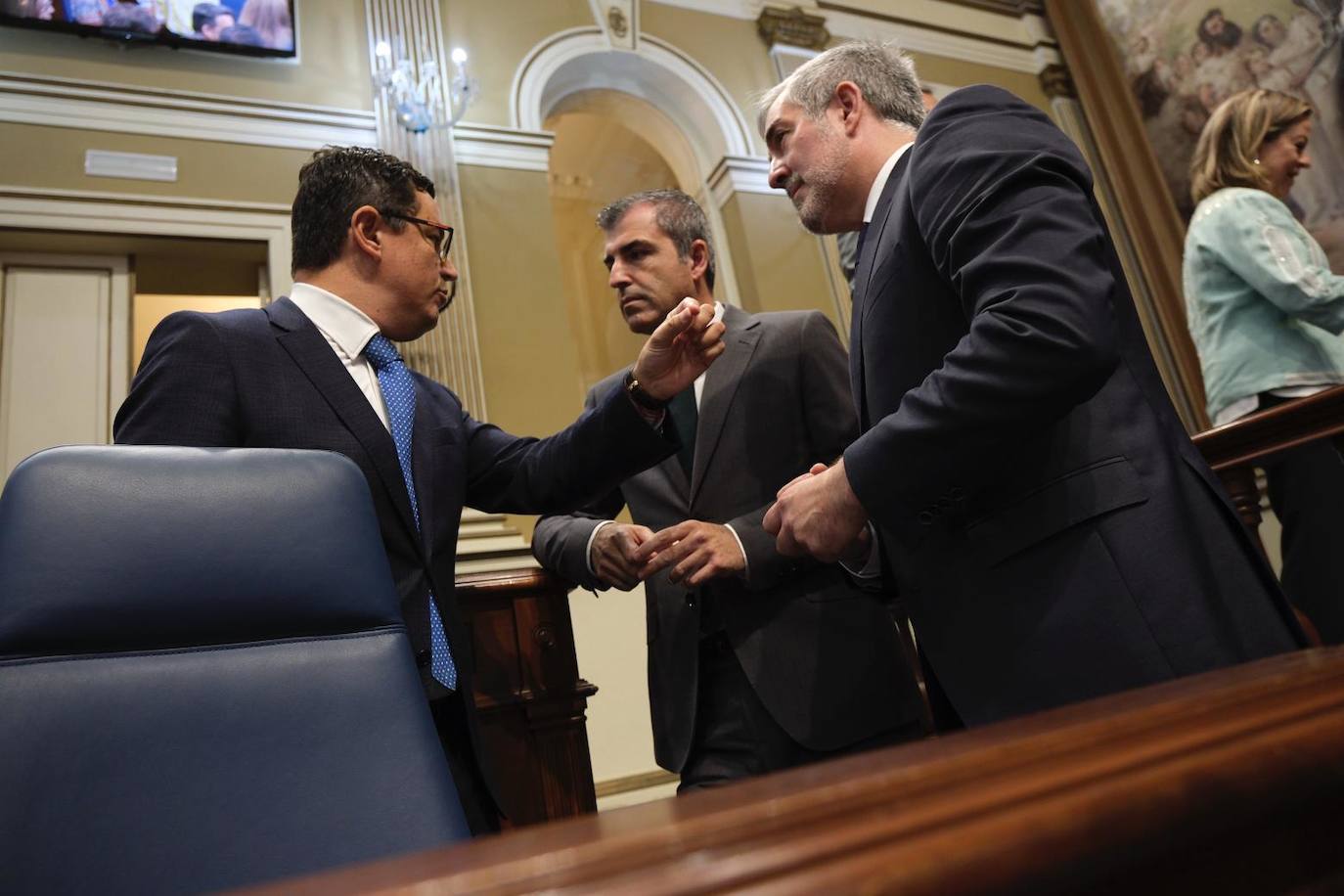 El debate del estado de la nacionalidad canaria, en imágenes