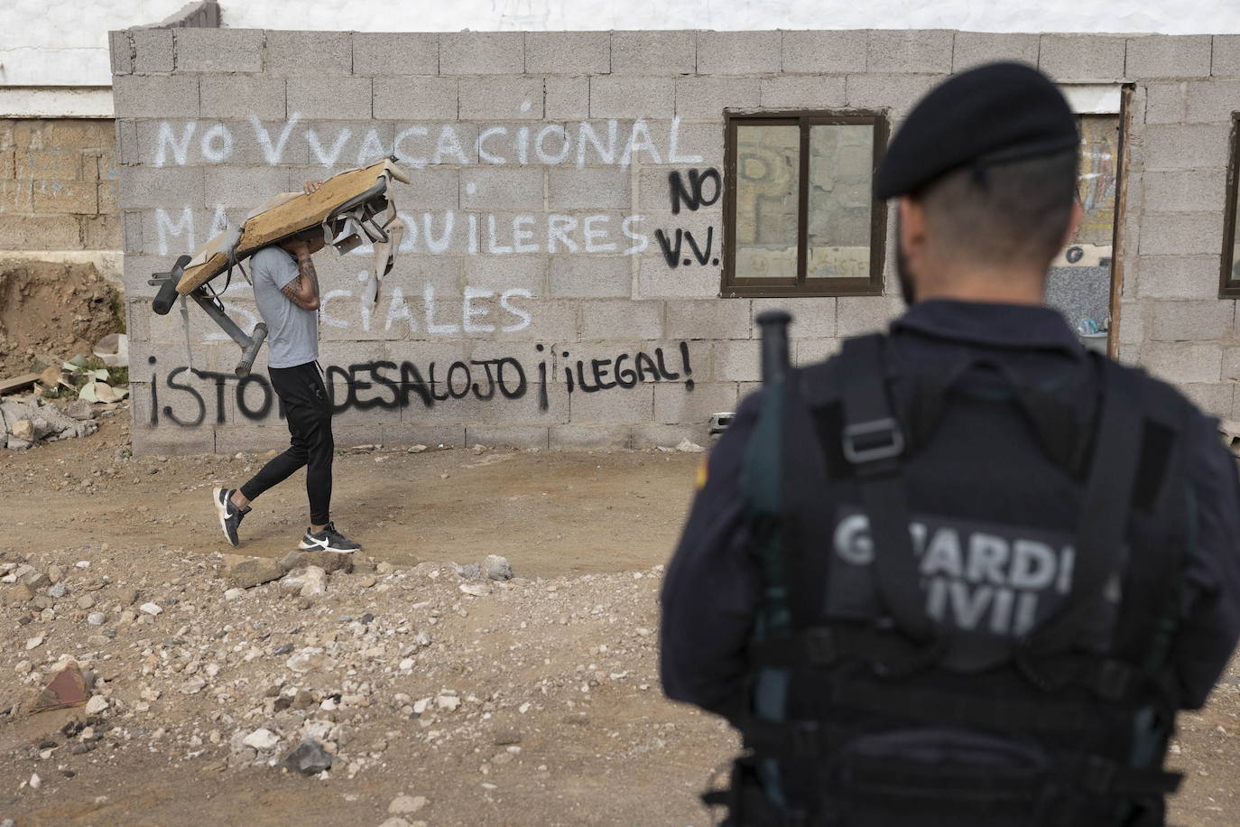 Imagen principal - Imagen del momento del desahucio.