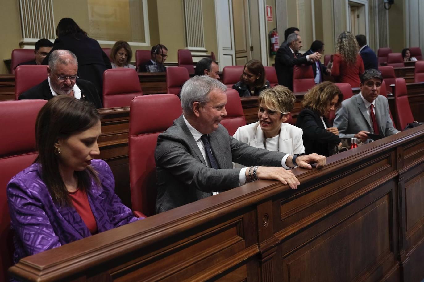 El debate del estado de la nacionalidad canaria, en imágenes