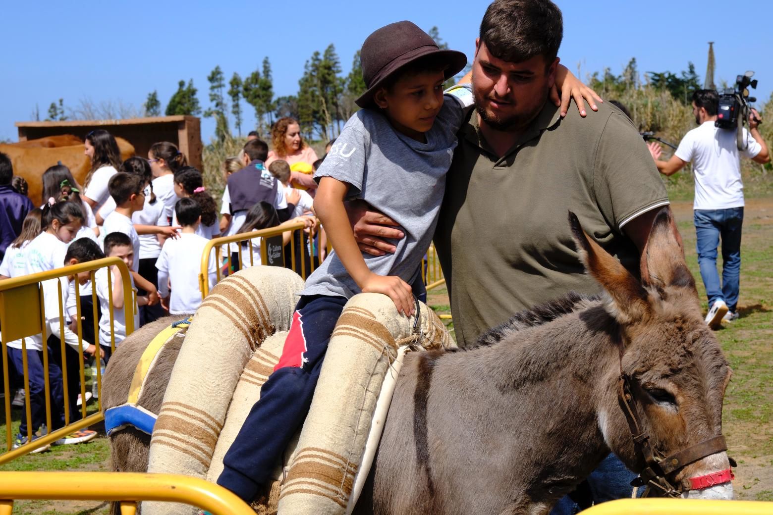 Más de 300 estudiantes conocen la vida rural