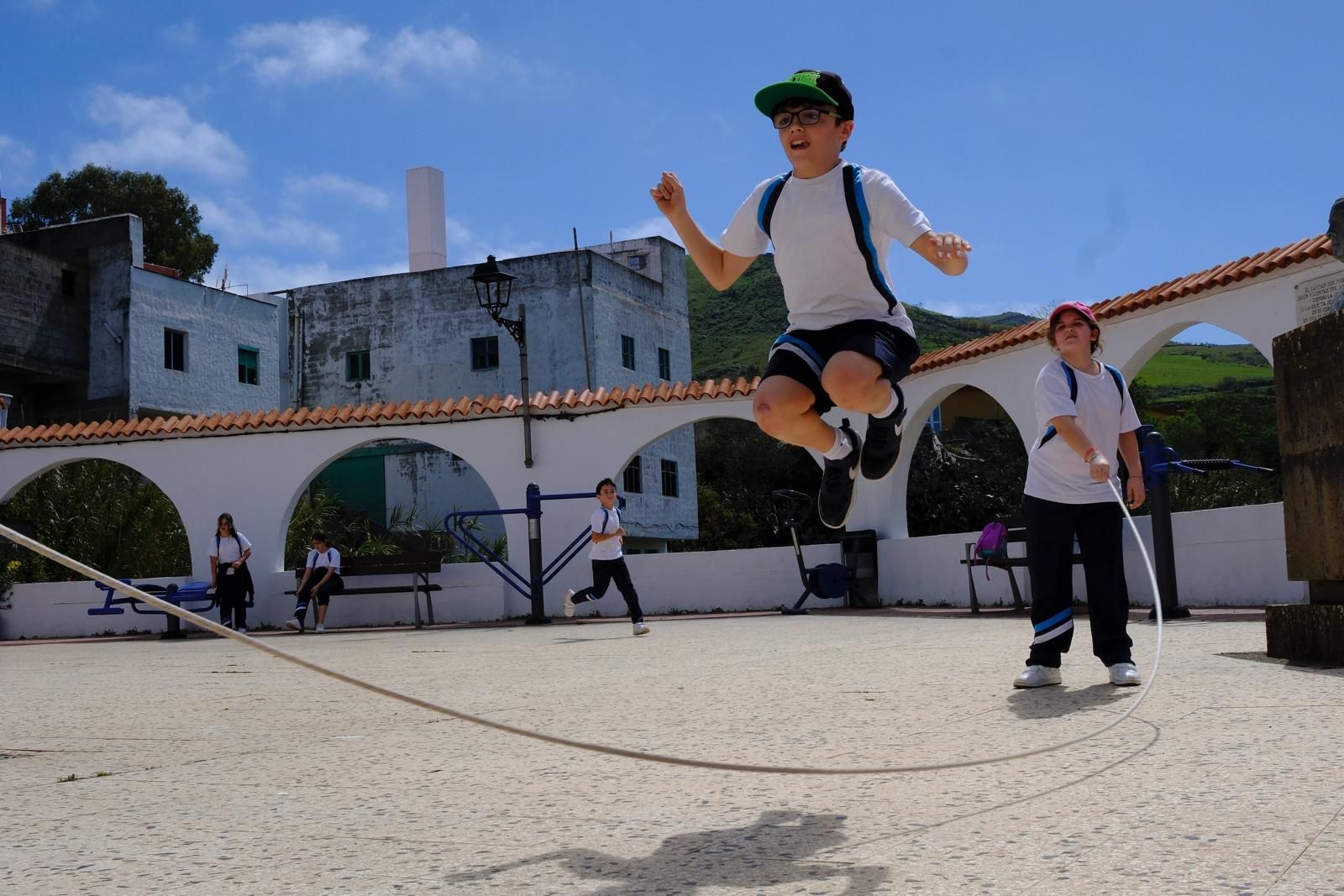 Más de 300 estudiantes conocen la vida rural