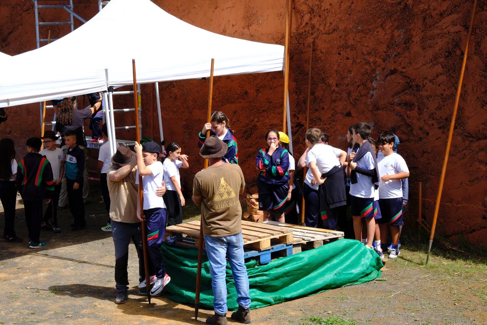 Más de 300 estudiantes conocen la vida rural