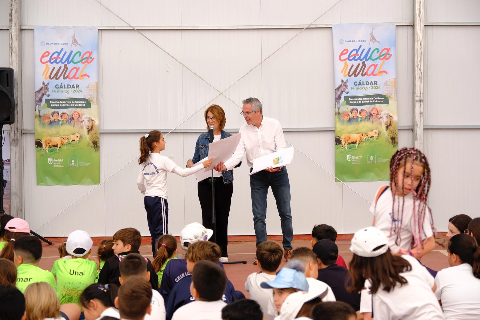 Más de 300 estudiantes conocen la vida rural