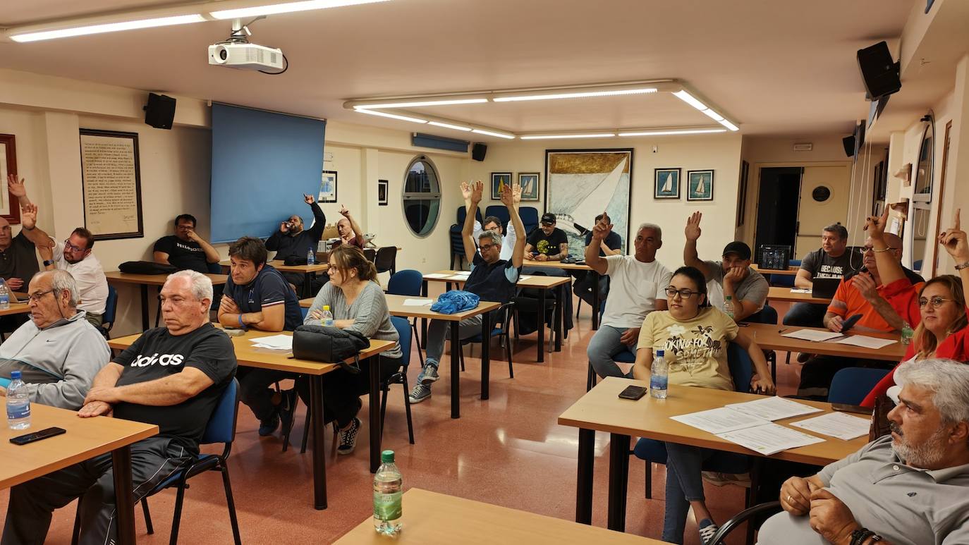 Durante la asamblea.