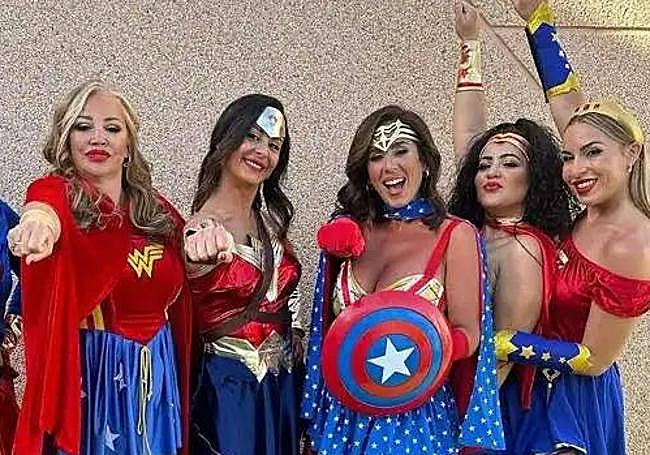 Anabel Pantoja y Belén Esteban el año pasado en la cabalgata del sur.