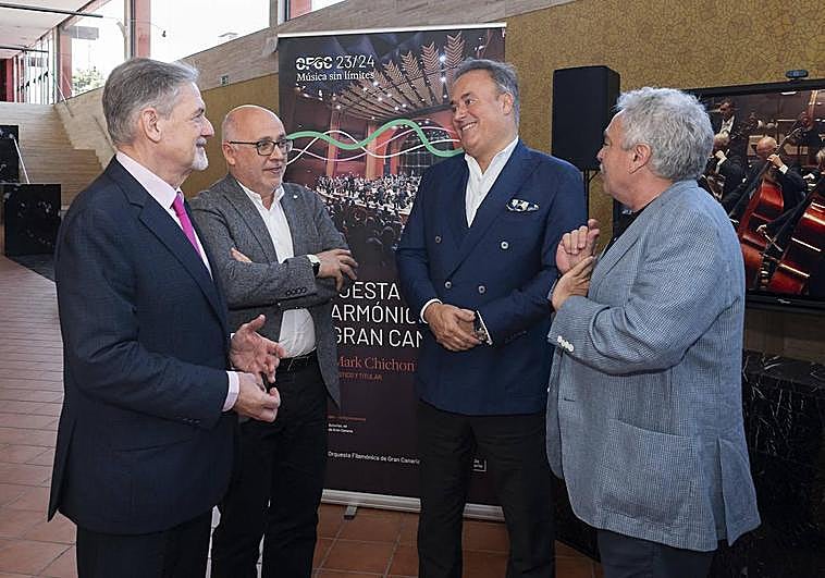 De izquierda a derecha, Pedro Francisco Justo Brito, Antonio Morales, Karel Mark Chichon y Manuel Benítez, en la sede de la OFGC.