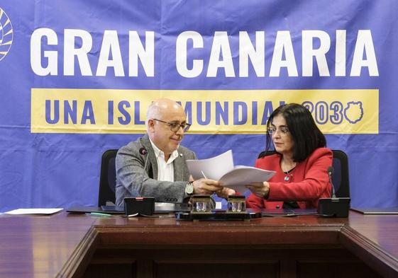 Antonio Morales y Carolina Darias han firmado el protocolo conjunto este míercoles de la candidatura de Gran Canaria 2030.