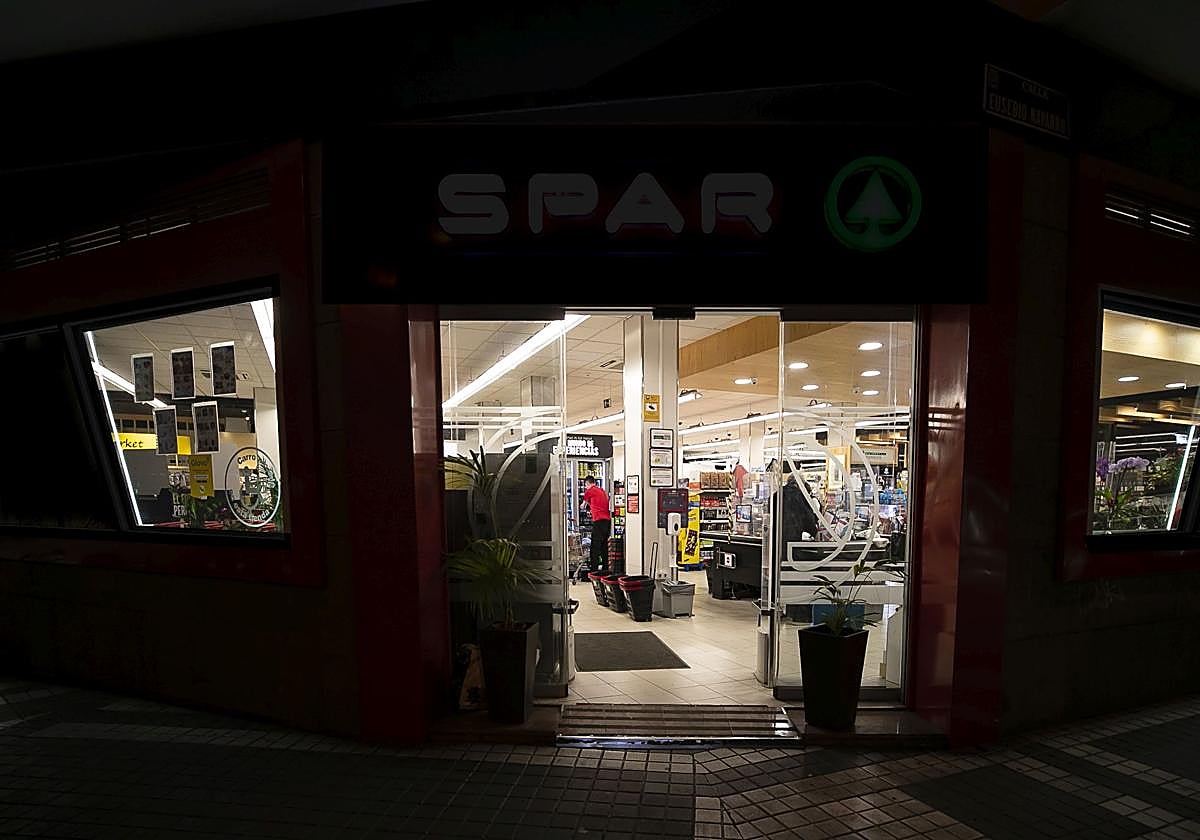 Las tiendas SPAR Gran Canaria apagan sus luces en 'La Hora del Planeta'