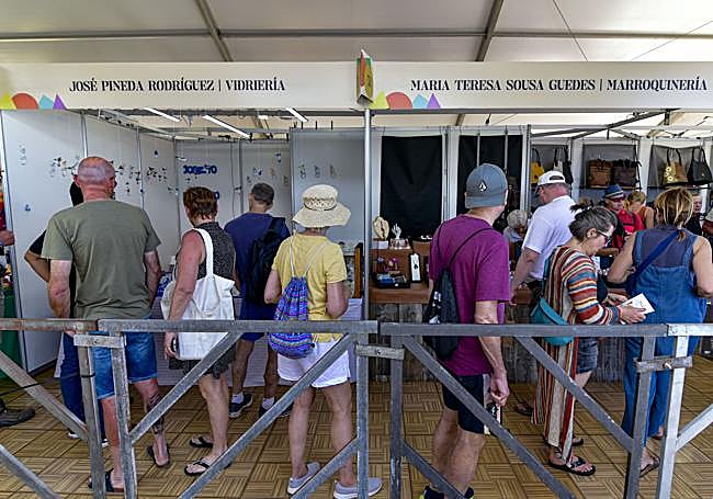 Público asistente al evento que se celebra bajo el Faro de Maspalomas.
