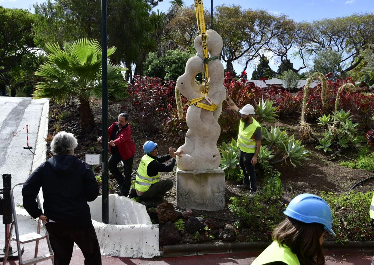 Imagen secundaria 1 - La escultura de Plácido Fleitas vuelve al parque de San Juan de Telde