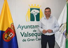 Francisco Atta, alcalde de Valsequillo, en el nuevo salón de plenos del Ayuntamiento que será inaugurado en mayo.