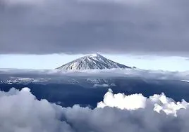 Imagen del Teide nevado este viernes.