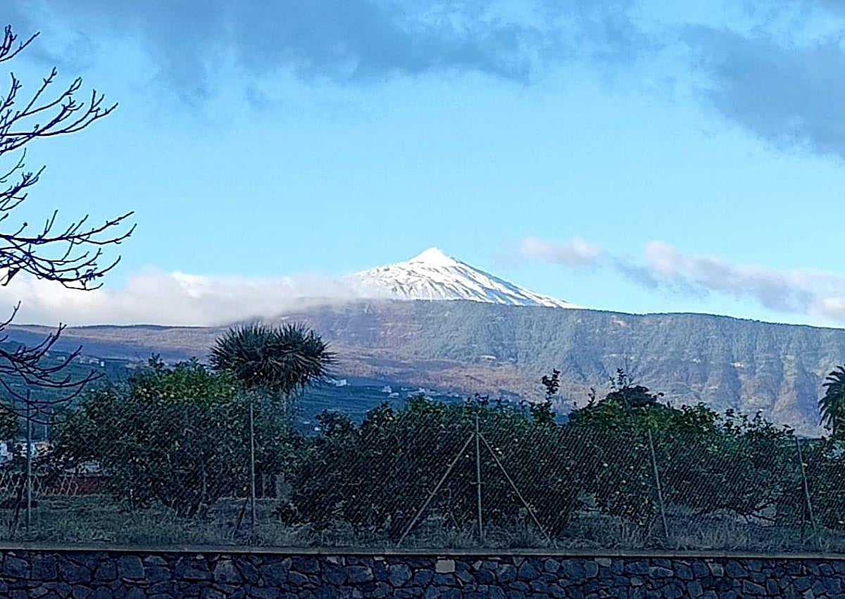 Imagen secundaria 1 - La nieve en el Teide vista desde Tenerife.