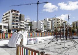 Zona infantil en fase de mejora en el parque Islas Canarias.