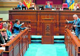 El 9 de noviembre de 2022, Torres respondió en el Parlamento a la dimisión de Domínguez.