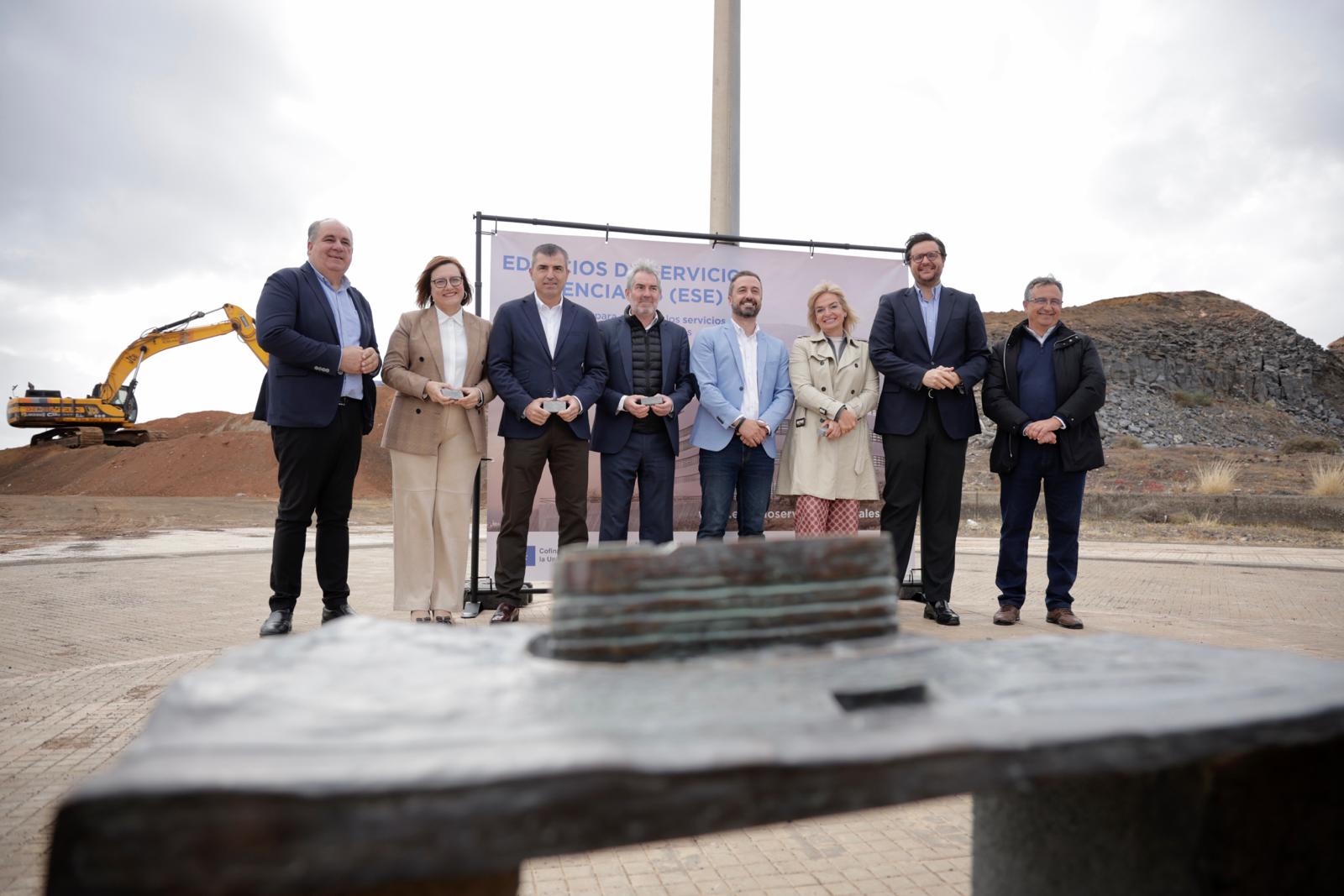 Clavijo da comienzo a las obras del edificio de Servicios Esenciales en Jinámar
