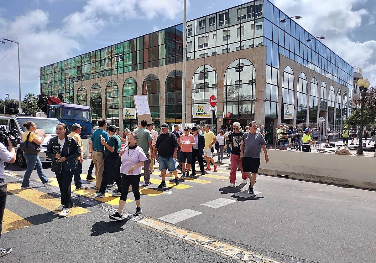 Vecinos de La Isleta durante una de las convocatorias.