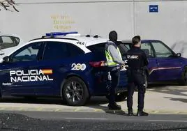 Imagen del operativo policial en la empresa investigada.