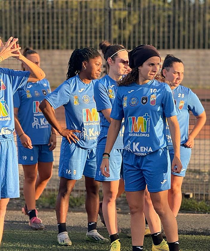Imagen secundaria 2 - El precio del fútbol femenino en Canarias