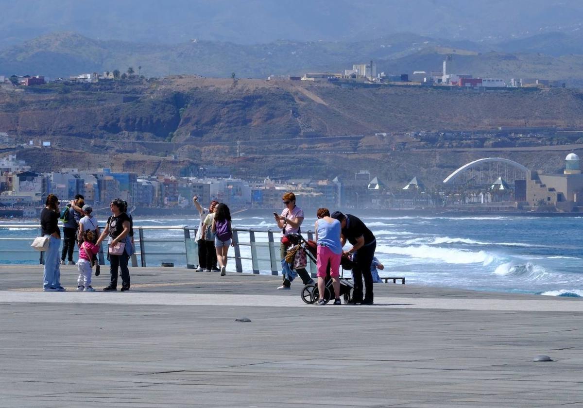 Playa, compras y paseos por la capital grancanaria este Jueves Santo