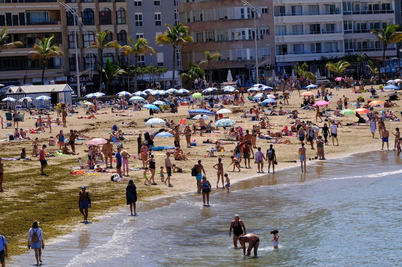Playa, compras y paseos por la capital grancanaria este Jueves Santo