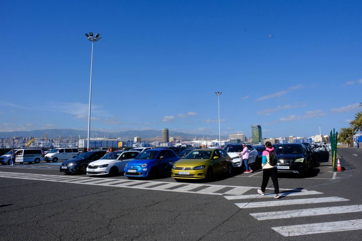 El inicio de las vacaciones de los canarios en Semana Santa, en imágenes