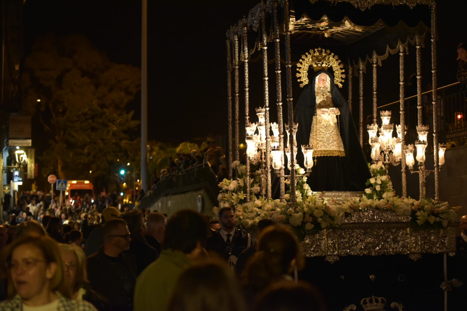 La procesión Magna Interparroquial, en imágenes