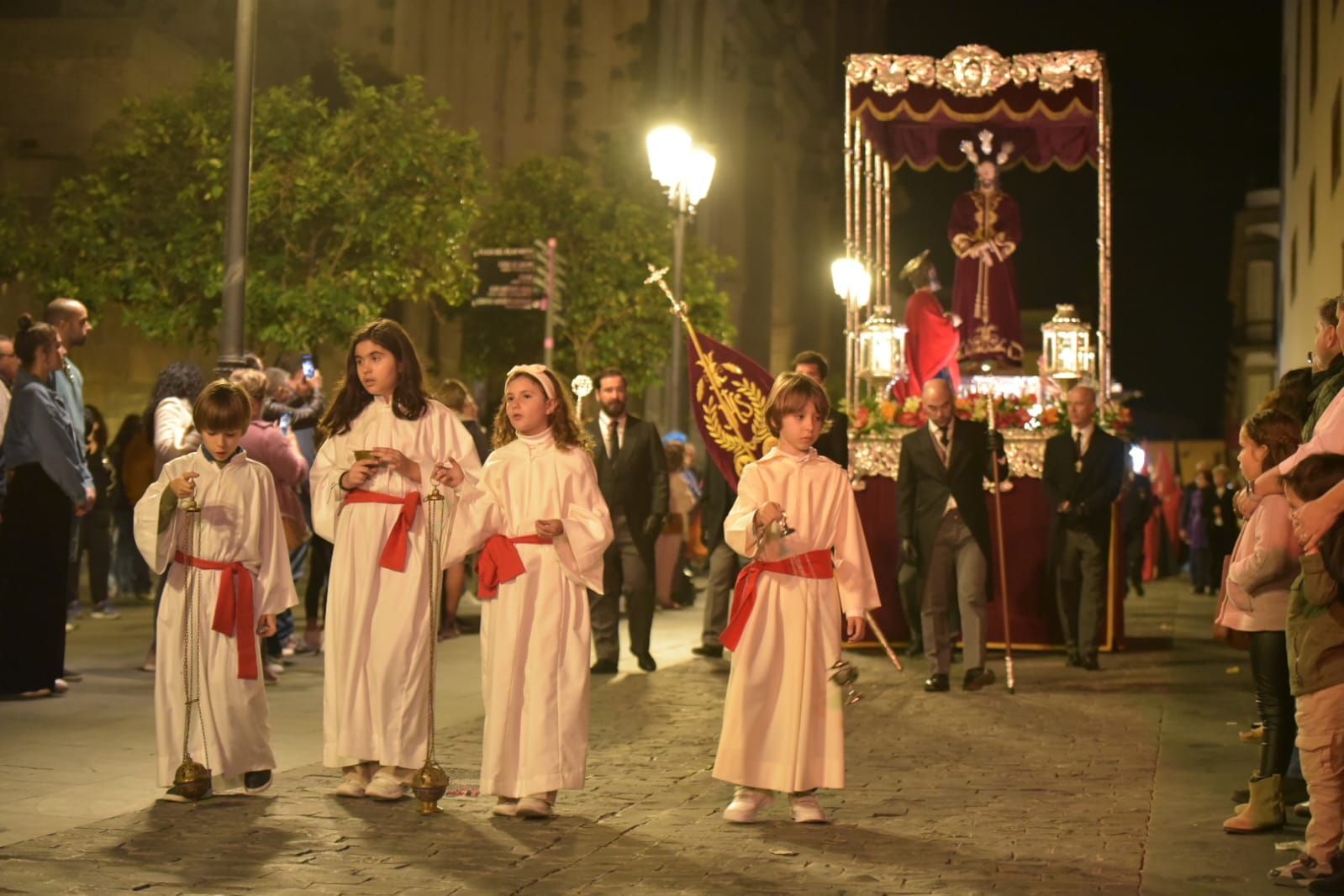 La procesión Magna Interparroquial, en imágenes